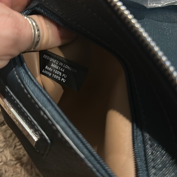 Crossbody - Picture 5 of 9